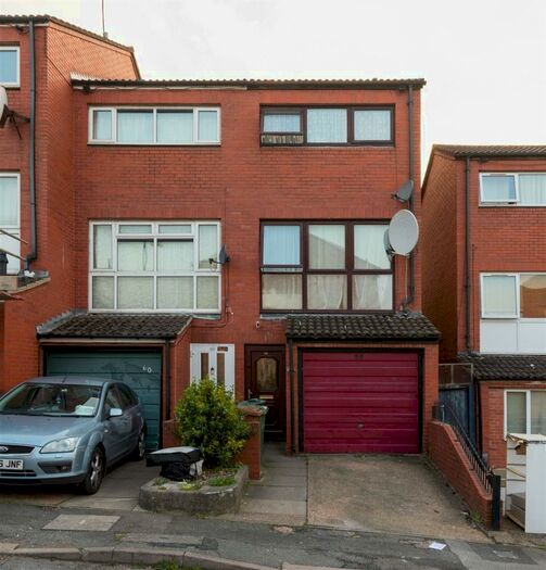 3 Bedroom Town House To Rent In Stow Crescent, Walthamstow, E17