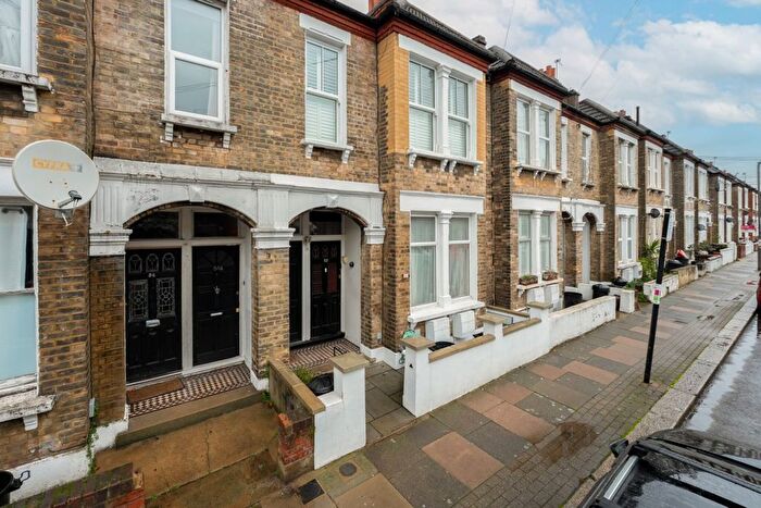 2 Bedroom Flat For Sale In Renmuir Street, London, SW17