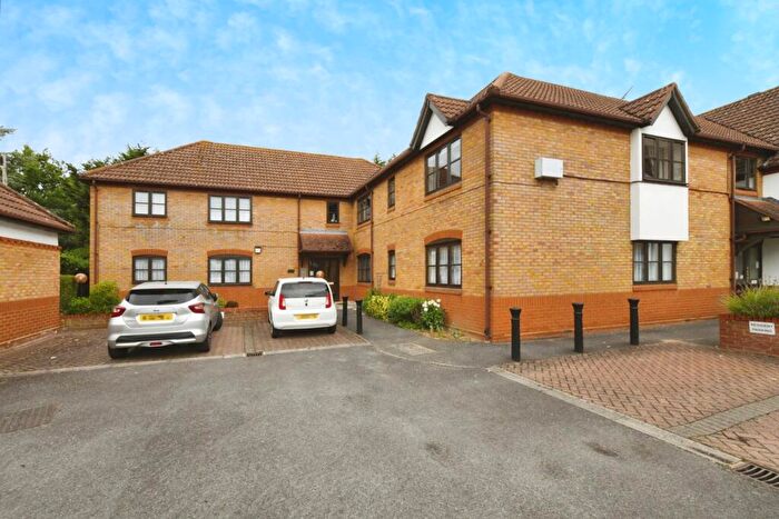 2 Bedroom Flat For Sale In Baddow Road, Chelmsford, Essex, CM2