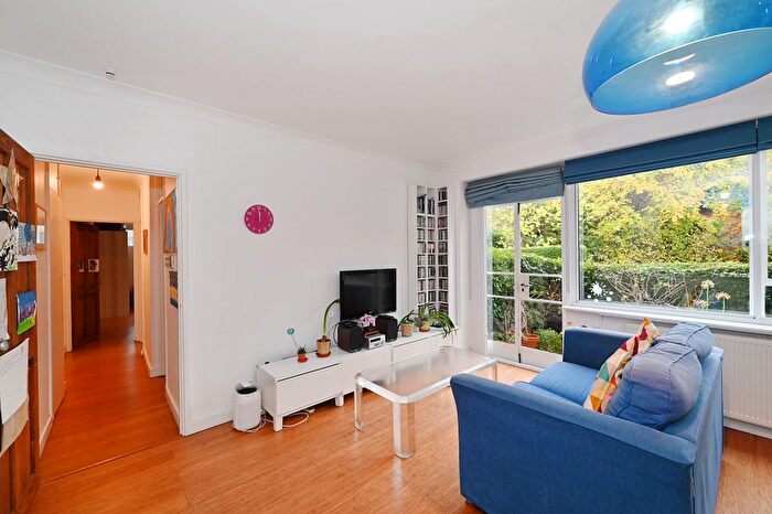 2 Bedroom Flat For Sale In Willesden Lane, London, NW6