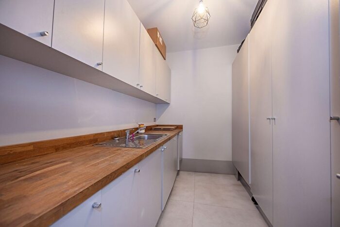 3 Bedroom Maisonette To Rent In Woodborough Road, London, SW15