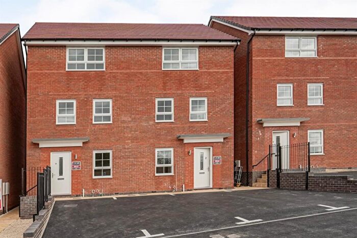 3 Bedroom Semi-Detached House To Rent In Bedroom Semi Detached House In Hillcrest Road, Nuneaton, CV10