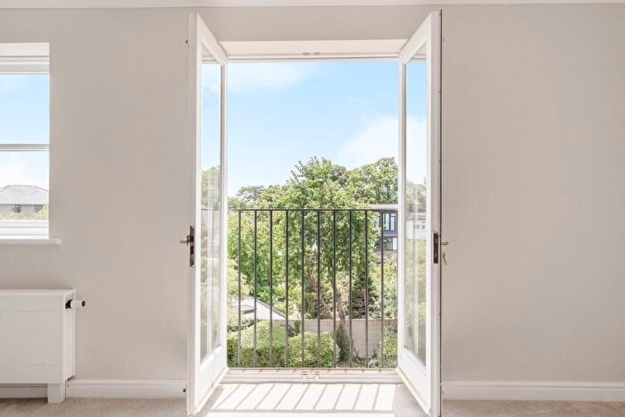 2 Bedroom Retirement Property For Sale In Newsholme Drive, London, N21