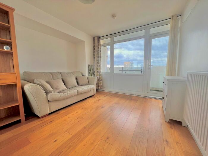 1 Bedroom Flat To Rent In Marchwood Close, London, SE5