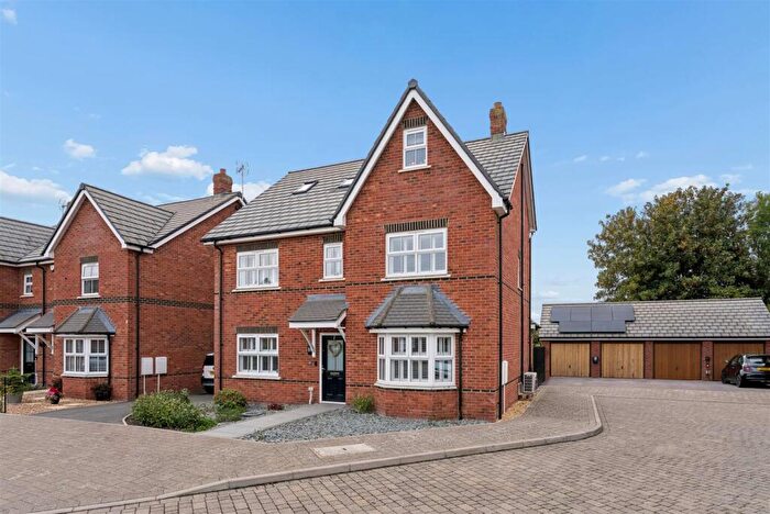 5 Bedroom Detached House For Sale In Damson Way, Edlesborough, Buckinghamshire, LU6