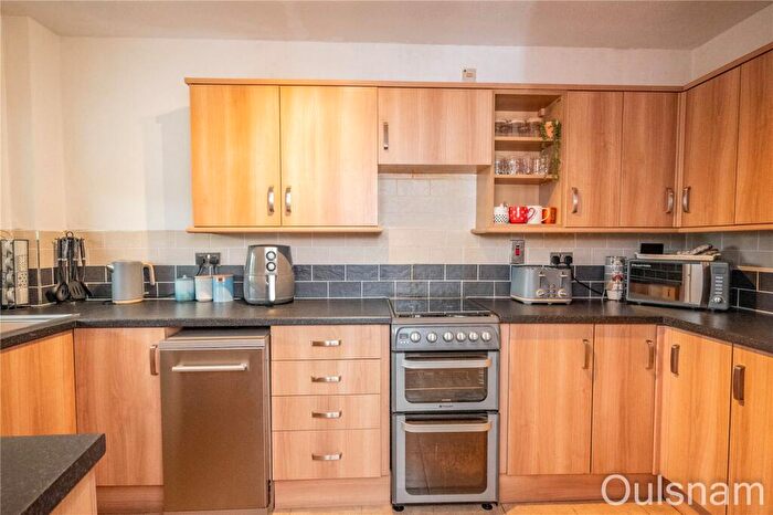 2 Bedroom Apartment For Sale In Stourbridge Road, Catshill, Bromsgrove, Worcestershire, B61