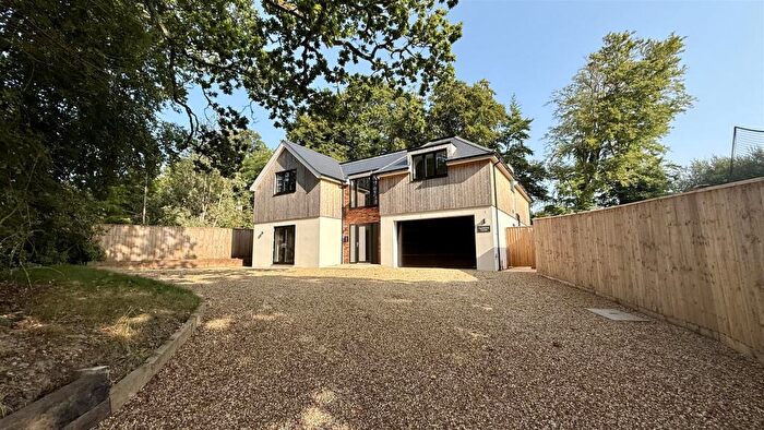 4 Bedroom Detached House For Sale In North Leigh Lane, Wimborne, BH21