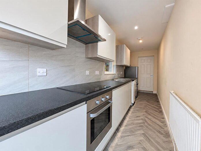 5 Bedroom End Of Terrace House To Rent In Ipswich Road, Colchester, CO1