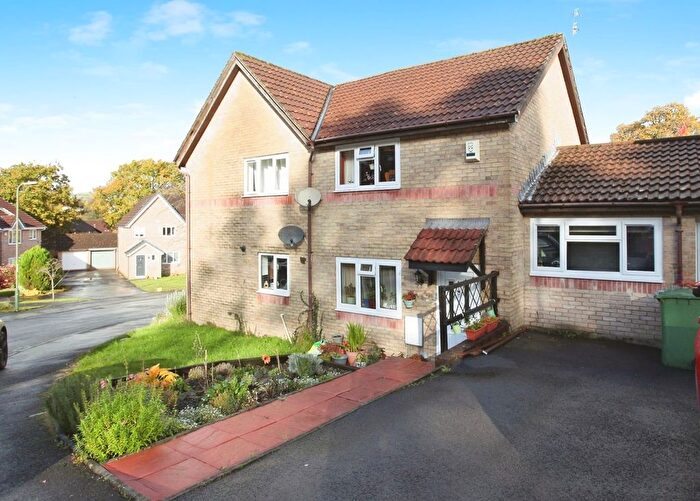 2 Bedroom Link Detached House For Sale In Heol Ynys Ddu, Caerphilly, CF83