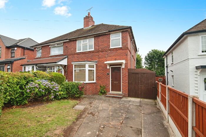 3 Bedroom Semi-detached House For Sale In Goodyear Road, Smethwick, B67