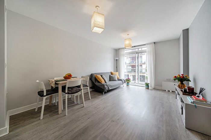 1 Bedroom Flat For Sale In Oakwood Close, London, SE13