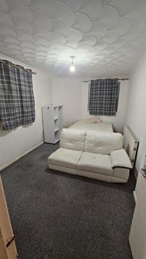 1 Bedroom Flat To Rent In System Street, Cardiff(City), CF24