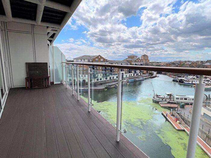 2 Bedroom Flat To Rent In Basin Approach, Limehouse Basin, E14