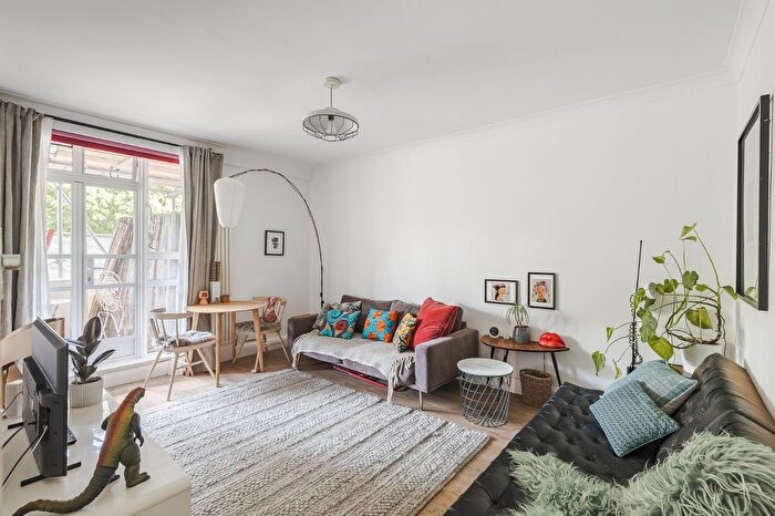 1 Bedroom Flat To Rent In Hallfield Estate, Bayswater, London, W2