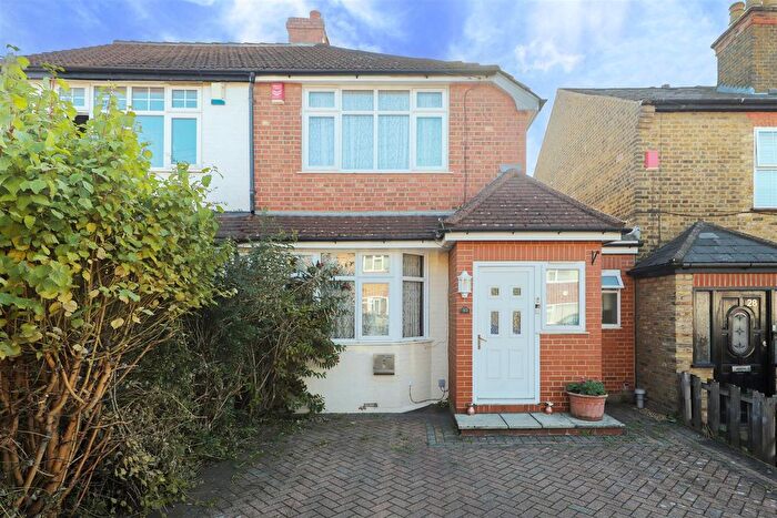 3 Bedroom Semi-detached House For Sale In Star Road, Hillingdon, UB10
