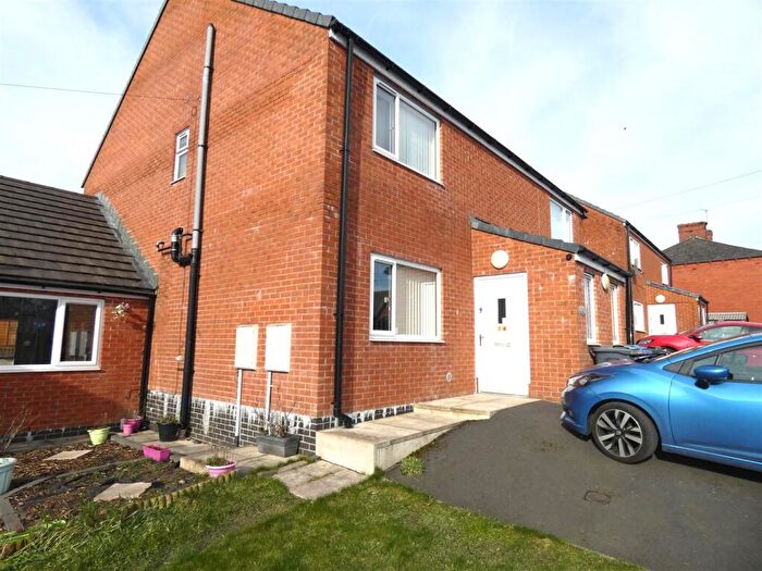 3 Bedroom Property To Rent In Whitecroft Street, Oldham, OL1