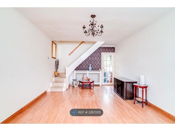 2 Bedroom End Of Terrace House To Rent In Burnham Gardens, Hayes, UB3