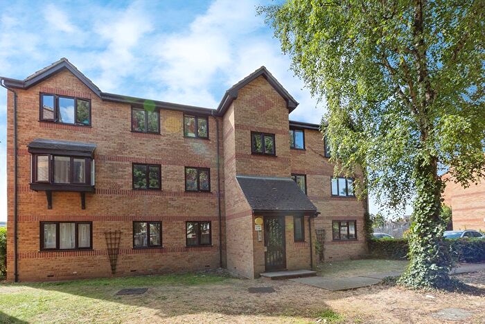 1 Bedroom Flat For Sale In Greenslade Road, Barking, IG11