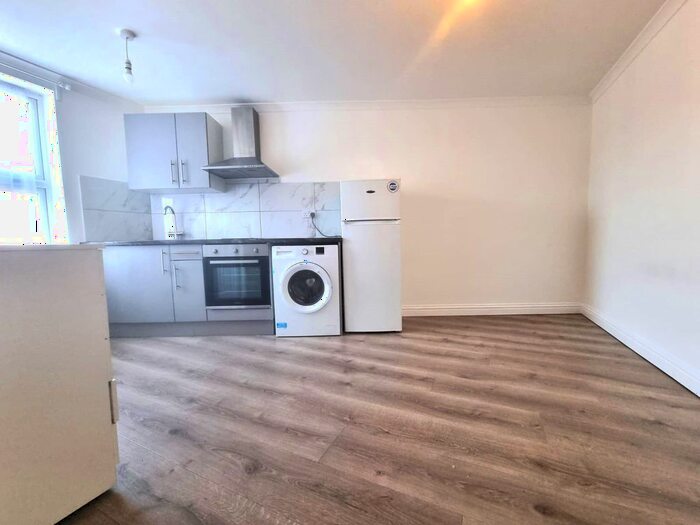 Studio To Rent In Stoke Newington Road, London, N16