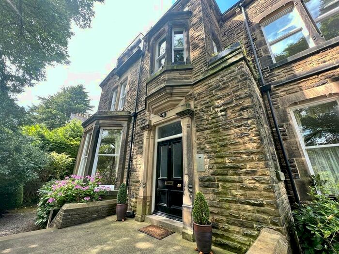 2 Bedroom Flat To Rent In Grove Road, Ilkley, West Yorkshire, Uk, LS29