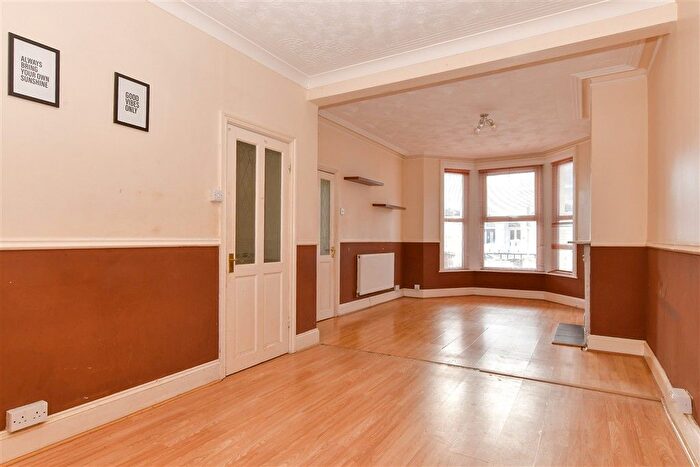 3 Bedroom Terraced House For Sale In Grove Road, Strood, Rochester, Kent, ME2