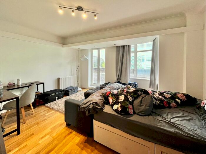 Studio To Rent In Warren Court, Euston Road, London, NW1
