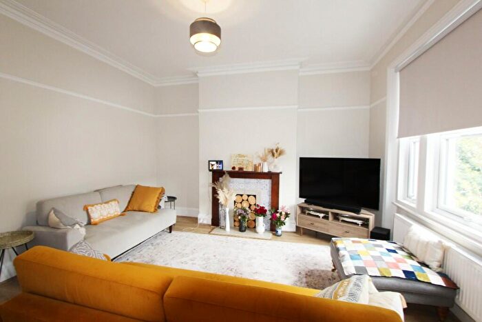 3 Bedroom Apartment To Rent In Sunny Gardens Road, London, NW4