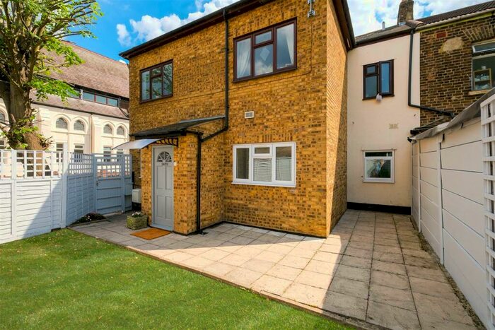 2 Bedroom Maisonette To Rent In Boundary Road, Walthamstow, E17