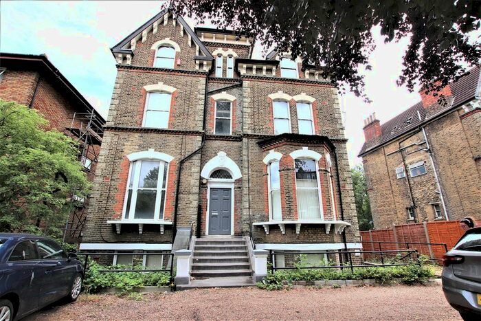 2 Bedroom Flat To Rent In Warminster Road, London, SE25