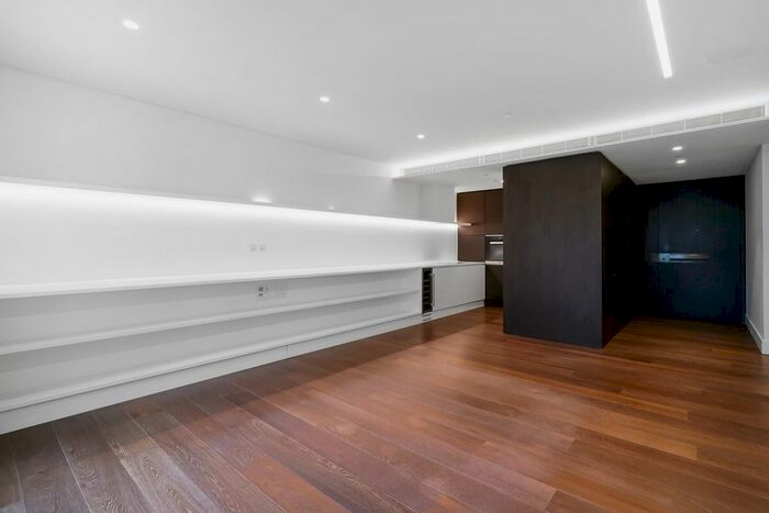 2 Bedroom Flat To Rent In Rathbone Place, London, W1T