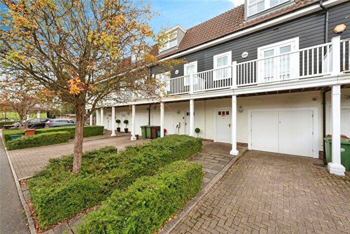 4 Bedroom Terraced House For Sale In Beaumont Drive, Worcester Park, KT4