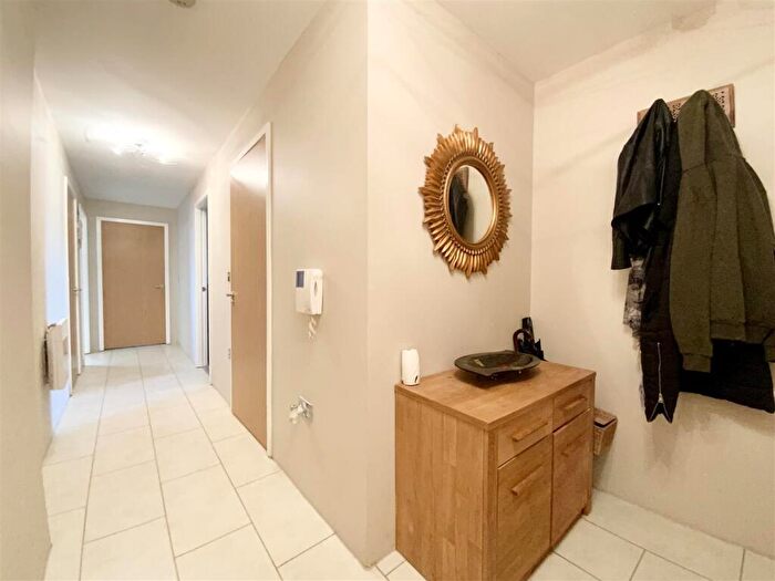 2 Bedroom Apartment To Rent In Quayside, Cardiff Bay, CF10