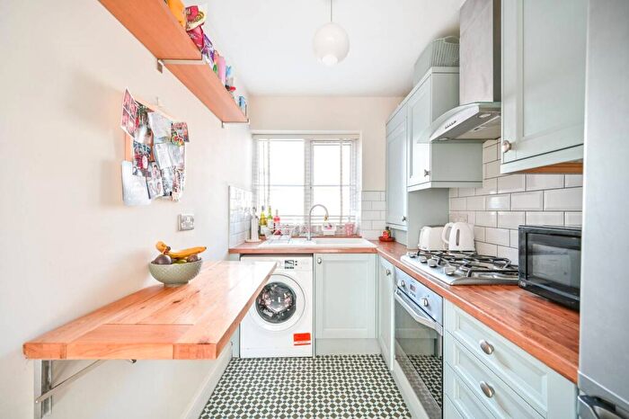 1 Bedroom Flat To Rent In Coombe Road, Kingston, Kingston Upon Thames, KT2