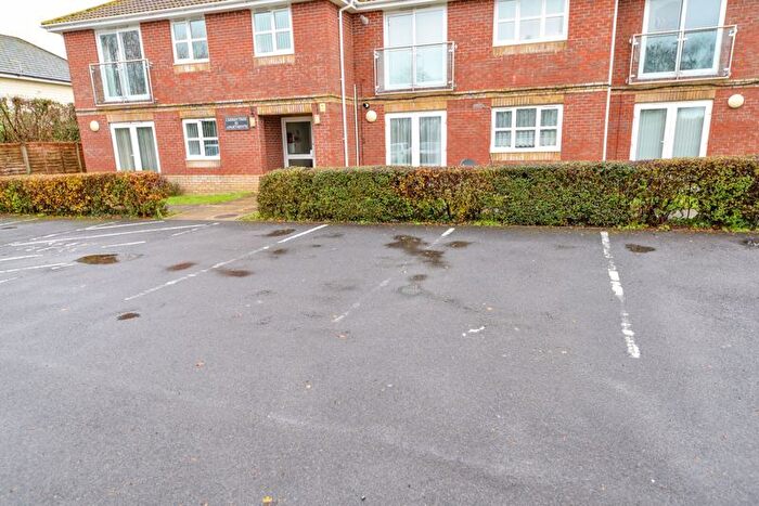2 Bedroom Flat For Sale In Hambledon Road, Waterlooville, PO7