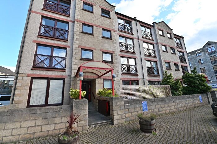 2 Bedroom Flat To Rent In Timber Bush, The Shore, Edinburgh, EH6