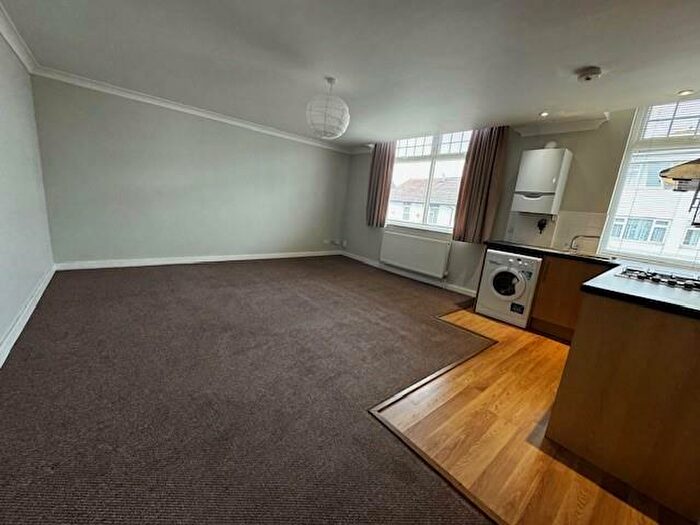 1 Bedroom Flat To Rent In Bargates, Christchurch, BH23