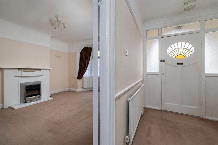 3 Bedroom Semi-Detached House To Rent In Larkshall Road, Highams Park, London, E4