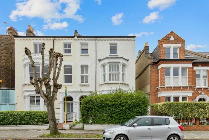 2 Bedroom Flat To Rent In Elms Road, London, SW4