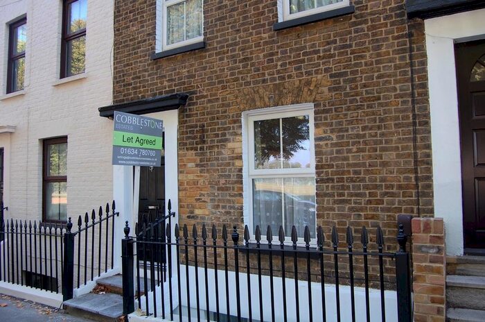 5 Bedroom Terraced House To Rent In Marlborough Road, Gillingham, ME7