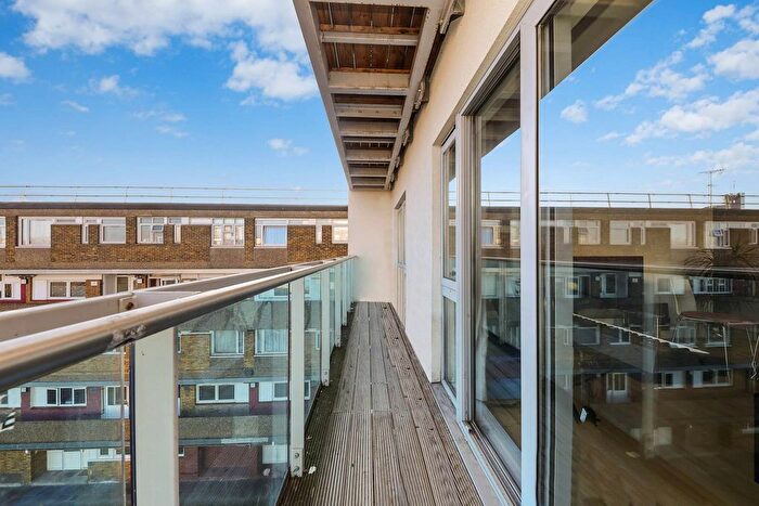 1 Bedroom Flat To Rent In Cable Street, Shadwell, London, E1