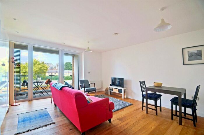 2 Bedroom Flat To Rent In Blackwall Lane, London, SE10