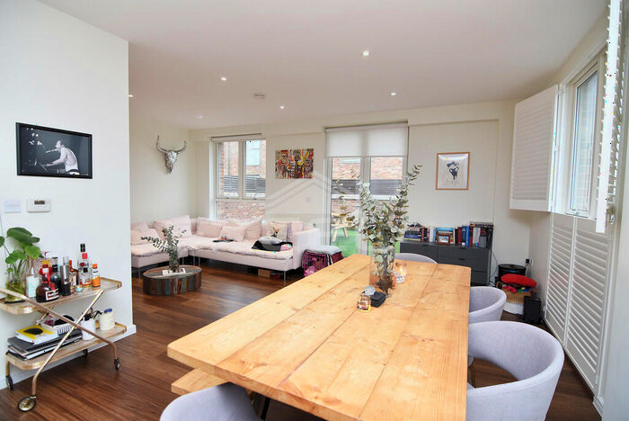 2 Bedroom Apartment To Rent In Parson Street, Hendon, London, NW4