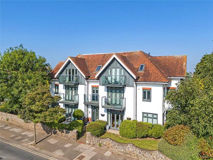 2 Bedroom Apartment For Sale In Burges Road, Thorpe Bay, Essex, SS1