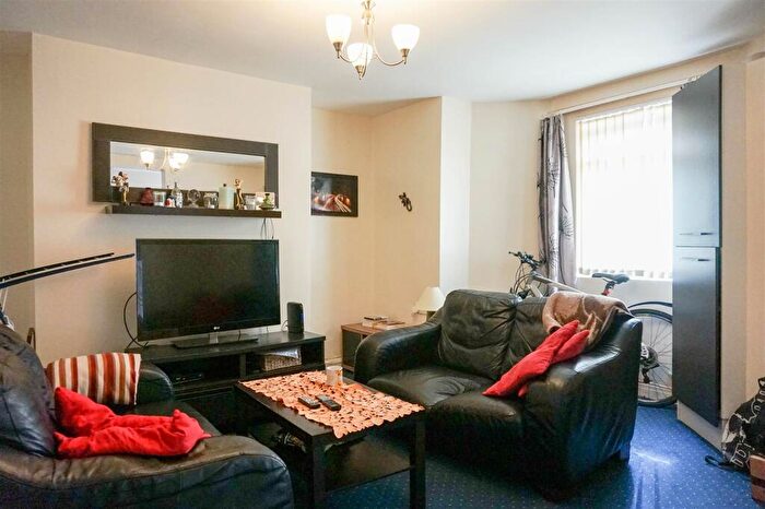 1 Bedroom Flat To Rent In Southfield Mount, Armley, LS12