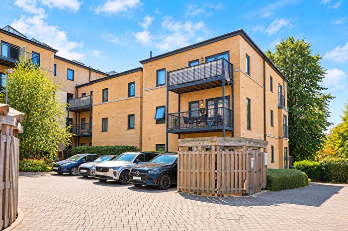 1 Bedroom Flat For Sale In Bole Court, Cecil Road, EN2