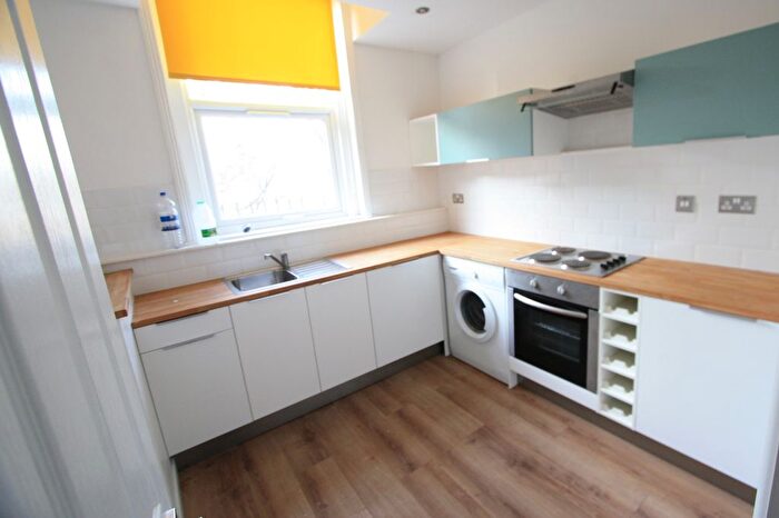 3 Bedroom Flat To Rent In Rye Lane, Peckham, SE15