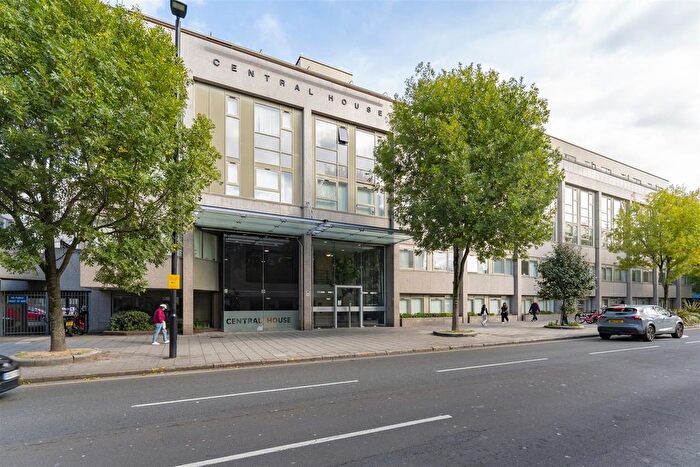 Studio For Sale In Lampton Road, Hounslow, TW3