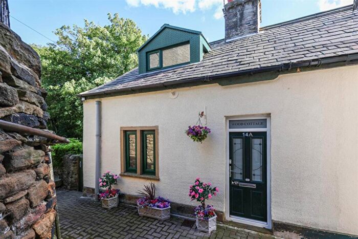 4 Bedroom Detached House For Sale In Dudwell Lane, Halifax, HX3