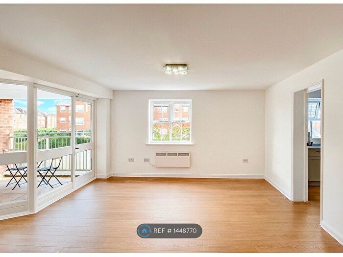 2 Bedroom Flat To Rent In Macmillan Way, London, SW17