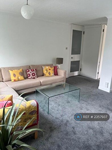 2 Bedroom Flat To Rent In Kensington Court, Glasgow, G12